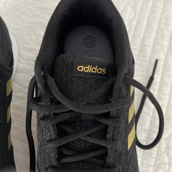Adidas QT Racer 2.0 Black and Gold Size 9 - Picture 3 of 8